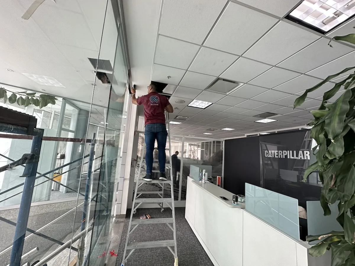 Proyecto Proyecto Caterpillar Santa Fe Cdmx Puerta Automatica - Smart Film (PDLC) - Foto 16