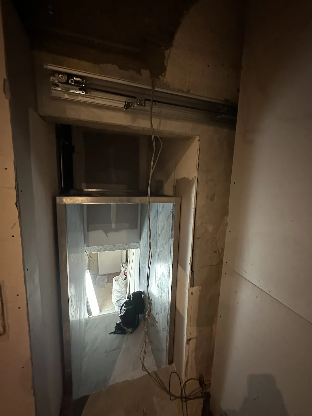 Proyecto Proyecto Elevador Cortesia Hotel Presidente Polanco Cdmx Puertas Automaticas - Instalación de Smart Film (PDLC) por Comercializadora Garfuza