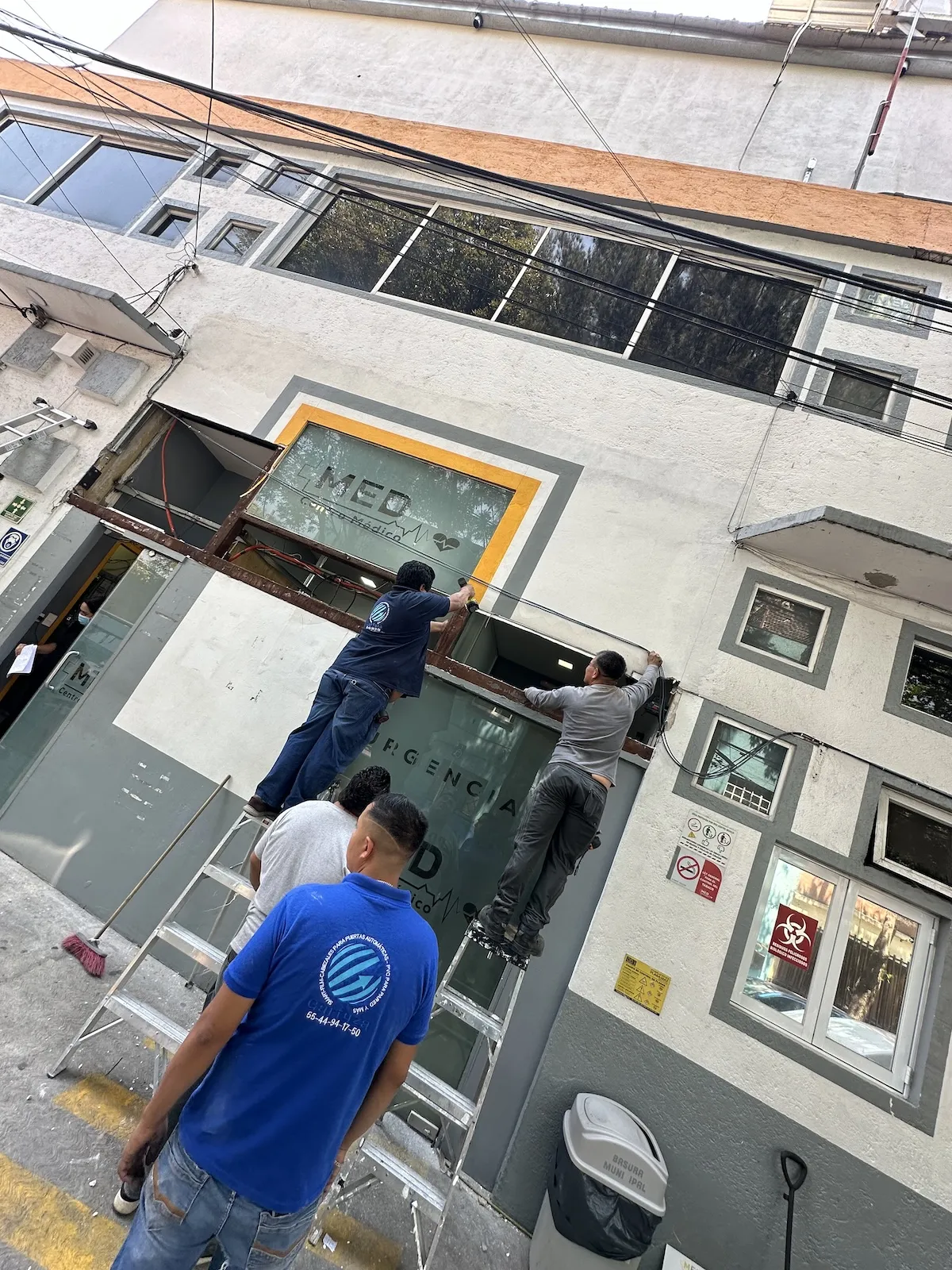 Proyecto Proyecto Fachada Med Centro Medico Puerta Automatica - Smart Film (PDLC) - Foto 7