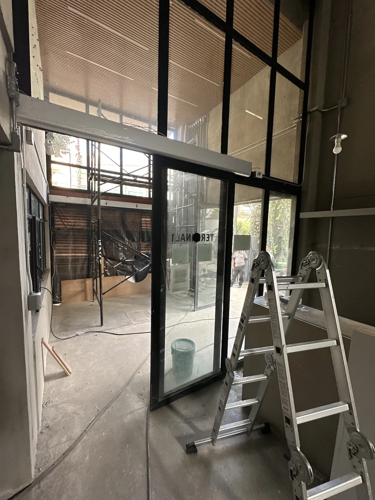 Proyecto Proyecto Fachada Tehuantepec Cdmx Puertas Automaticas - Smart Film (PDLC) - Foto 3