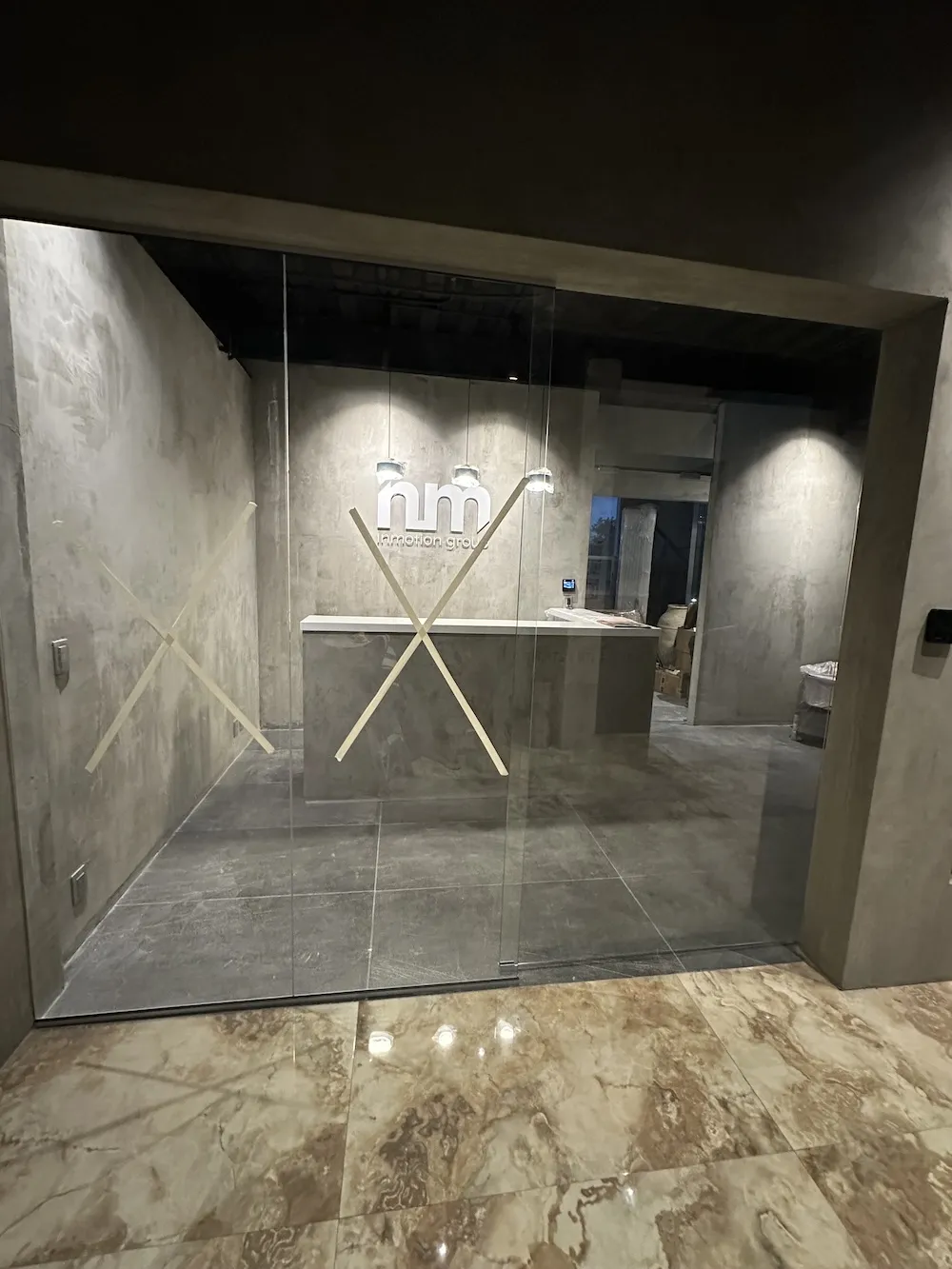 Proyecto Proyecto Keep On Moving Prado Norte Cdmx Puertas Automaticas - Instalación de Smart Film (PDLC) por Comercializadora Garfuza