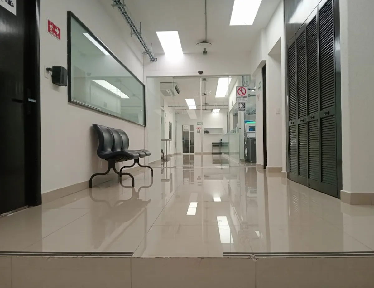 Proyecto Proyecto Lab Tec Laboratorio Cdmx Puerta Automatica - Instalación de Smart Film (PDLC) por Comercializadora Garfuza