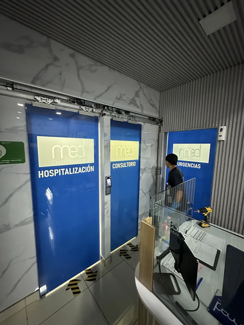 Proyecto Proyecto Med Centro Medico Puertas Automaticas - Smart Film (PDLC) - Foto 9