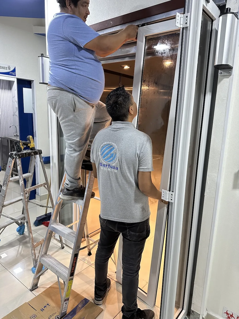 Proyecto Proyecto Med Centro Medico Puertas Plegables Automaticas Puertas Automaticas - Smart Film (PDLC) - Foto 4