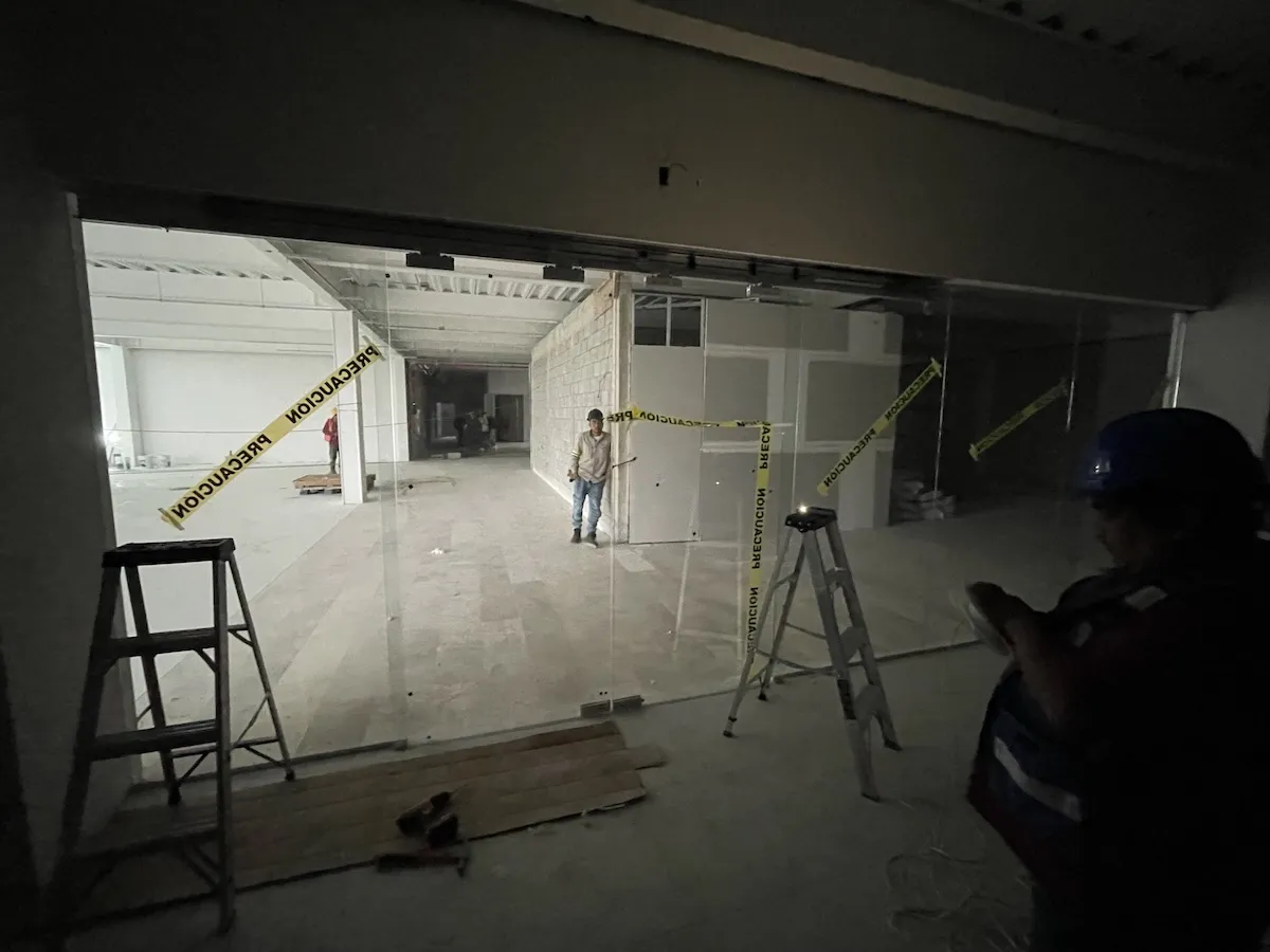 Proyecto Proyecto Plaza Comercial Dr Valenzuela Cdmx Puerta Automatica - Smart Film (PDLC) - Foto 11