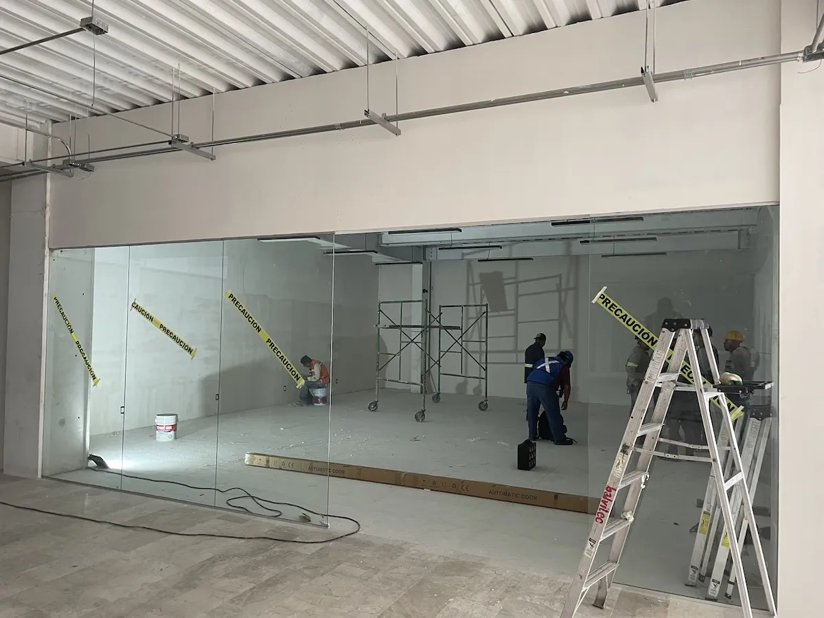 Proyecto Proyecto Plaza Comercial Dr Valenzuela Cdmx Puerta Automatica - Smart Film (PDLC) - Foto 3