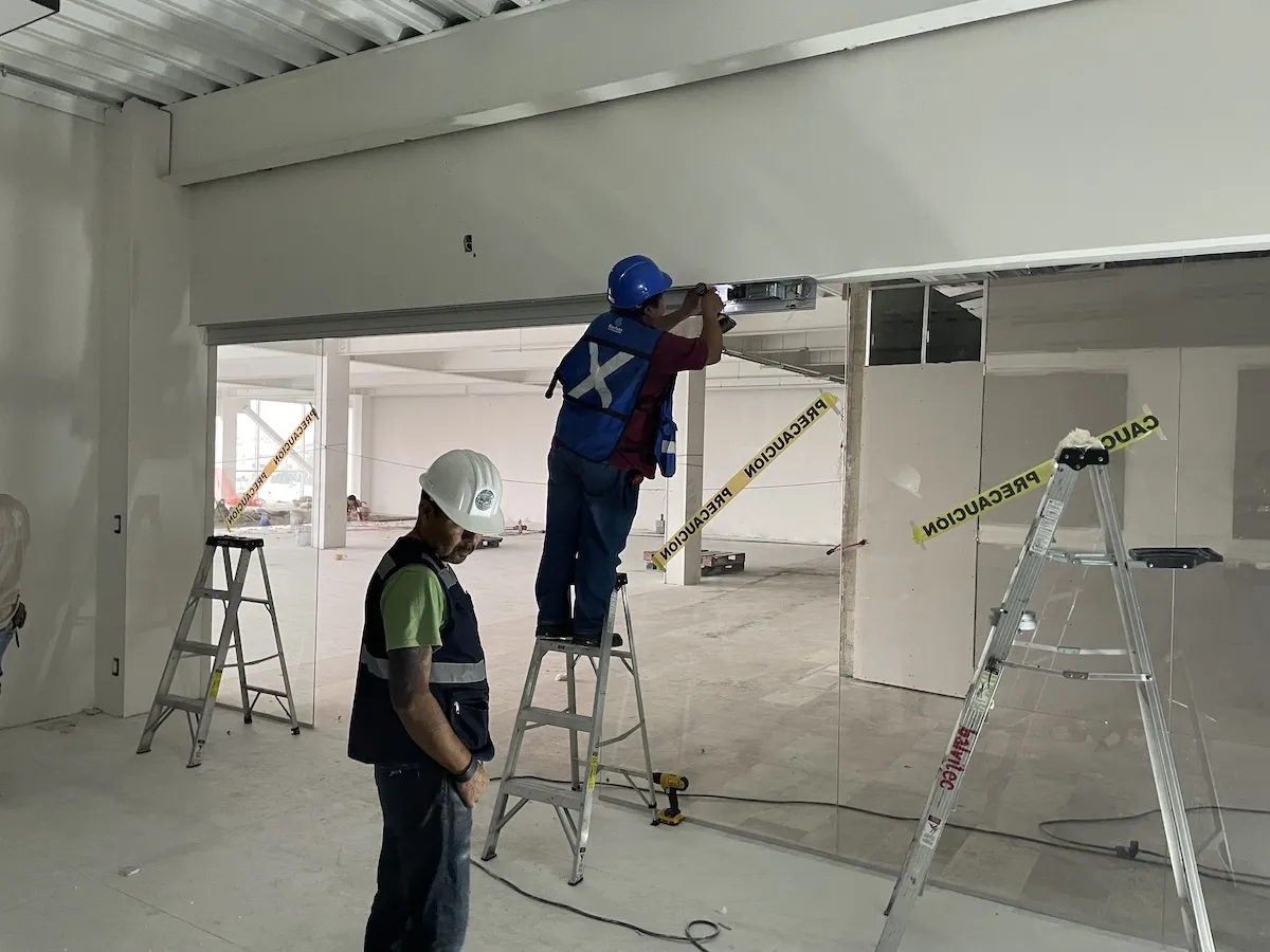 Proyecto Proyecto Plaza Comercial Dr Valenzuela Cdmx Puerta Automatica - Smart Film (PDLC) - Foto 6