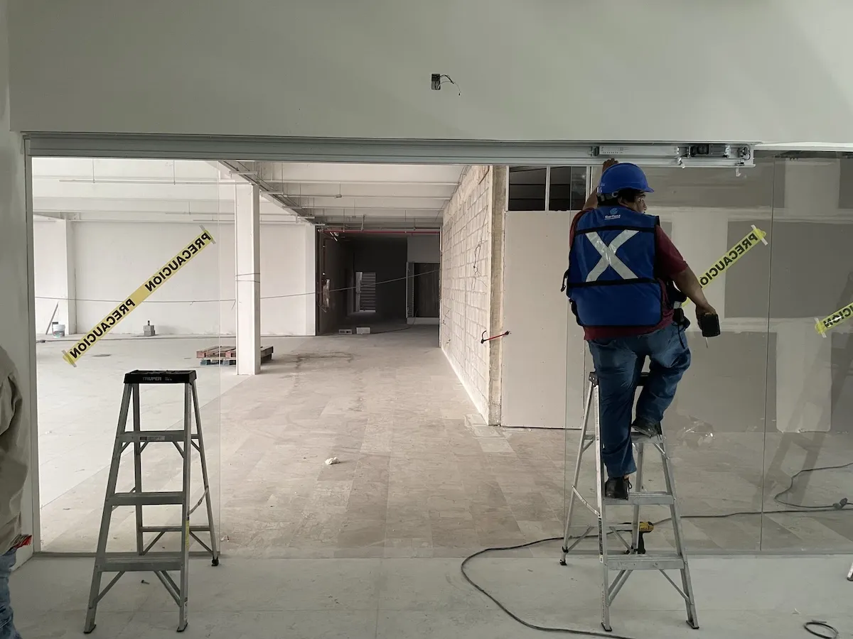 Proyecto Proyecto Plaza Comercial Dr Valenzuela Cdmx Puerta Automatica - Smart Film (PDLC) - Foto 7