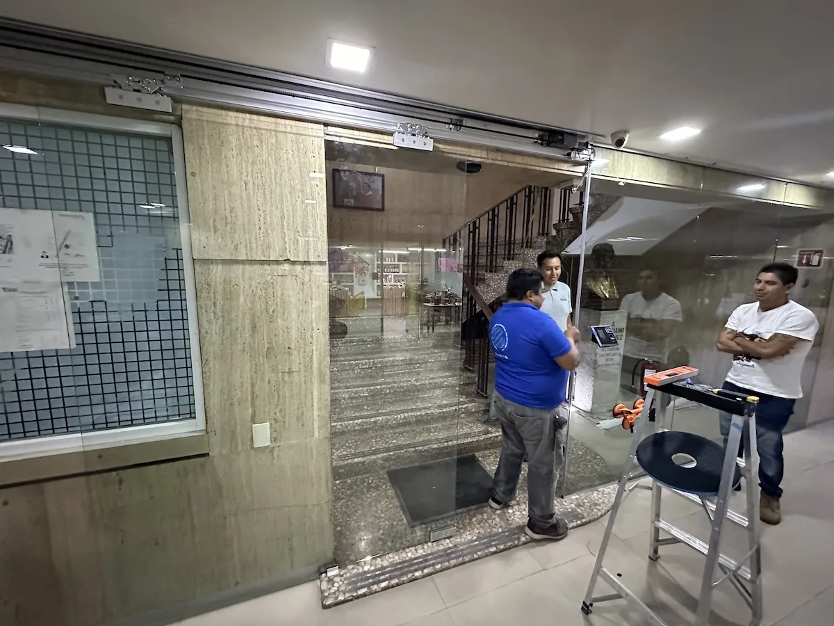 Proyecto Proyecto Puerta Cnc Buenavista - Smart Film (PDLC) - Foto 11