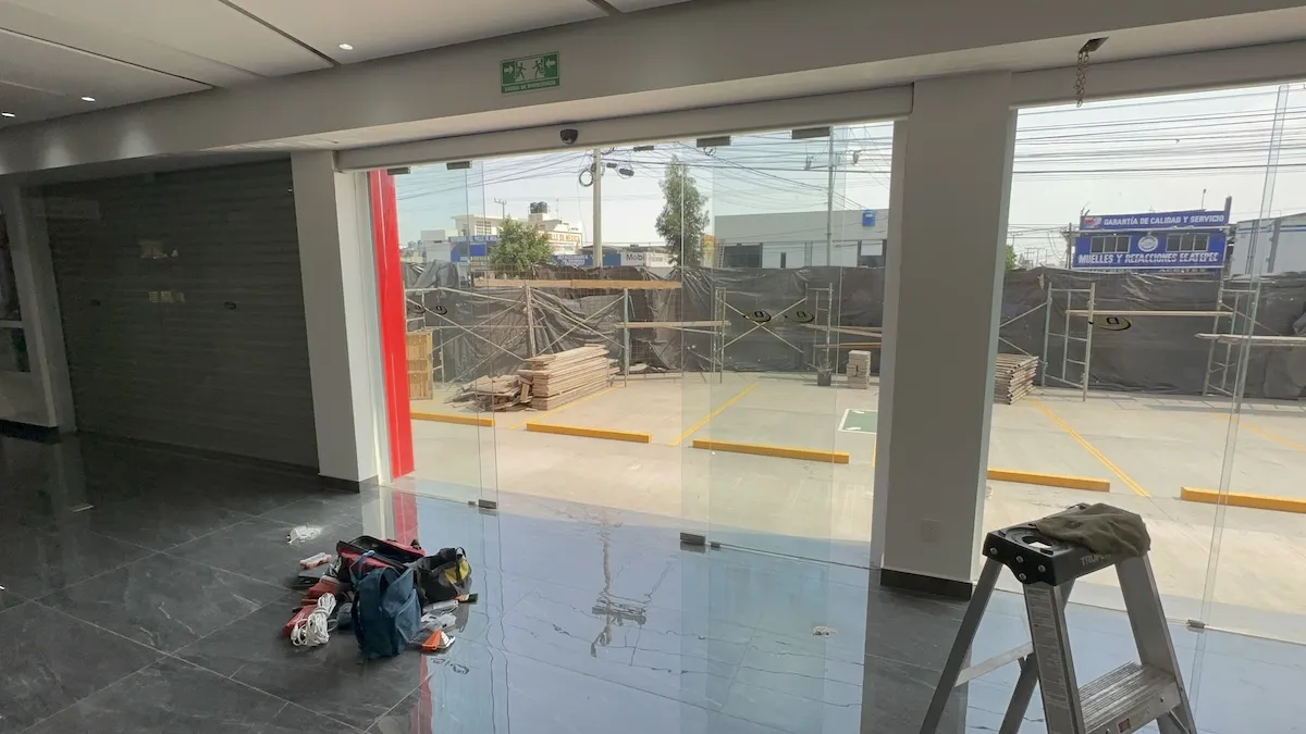 Proyecto Proyecto Refaccionaria Del Norte Puertas Automaticas - Smart Film (PDLC) - Foto 6