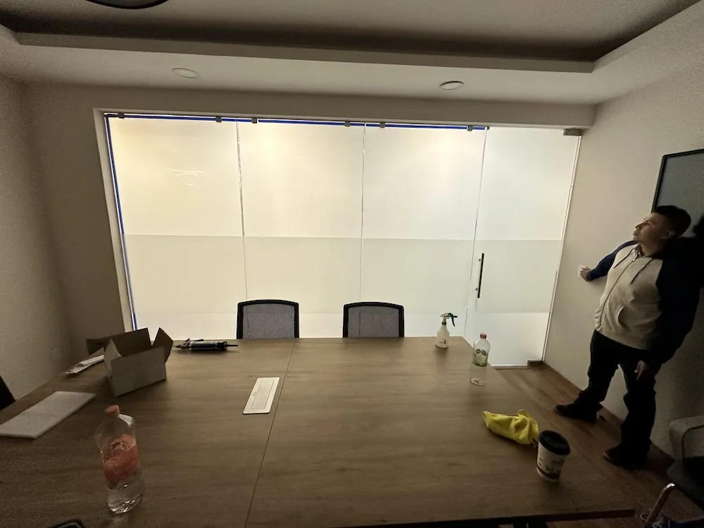 Proyecto Proyecto Sala De Juntas 1 Solidfarma Smart Film - Smart Film (PDLC) - Foto 12