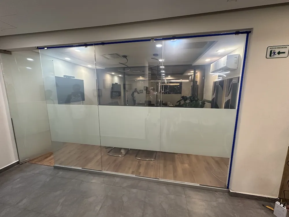 Proyecto Proyecto Sala De Juntas 1 Solidfarma Smart Film - Smart Film (PDLC) - Foto 14