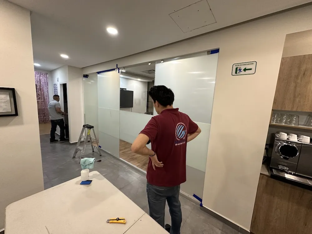 Proyecto Proyecto Sala De Juntas 1 Solidfarma Smart Film - Smart Film (PDLC) - Foto 6