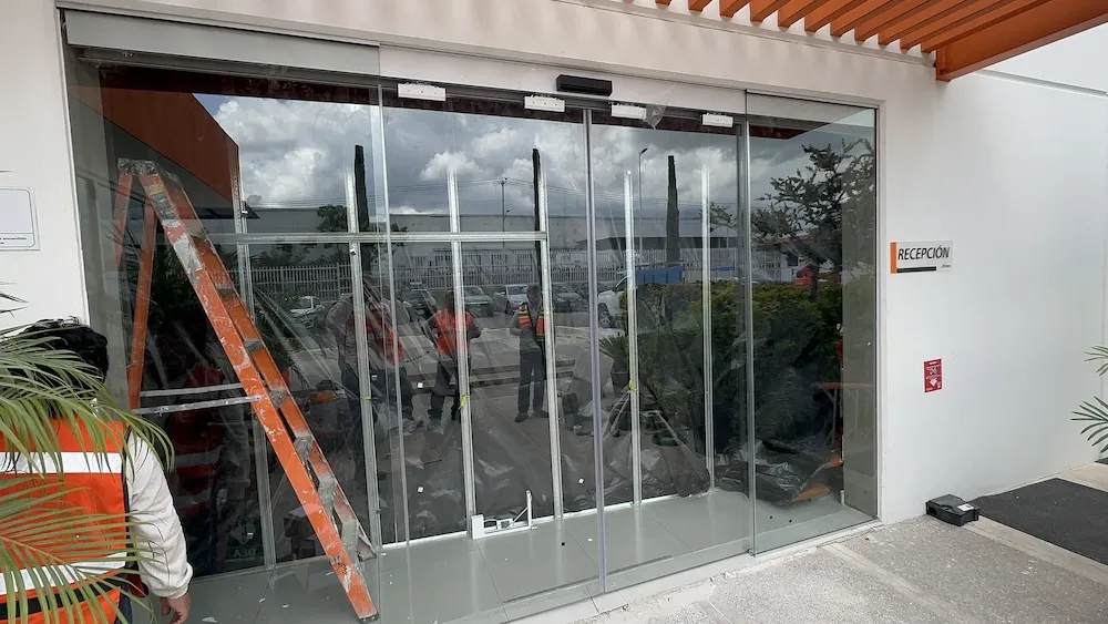 Proyecto Proyecto Shape Corp Queretaro Puertas Automaticas - Smart Film (PDLC) - Foto 14