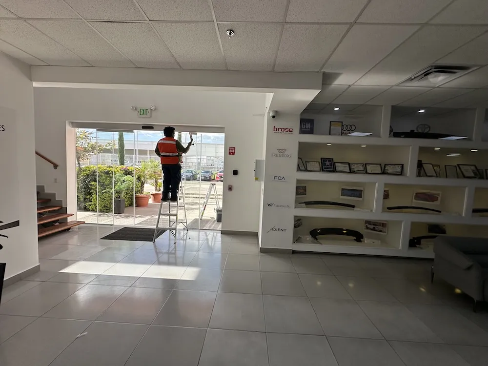 Proyecto Proyecto Shape Corp Queretaro Puertas Automaticas - Smart Film (PDLC) - Foto 16