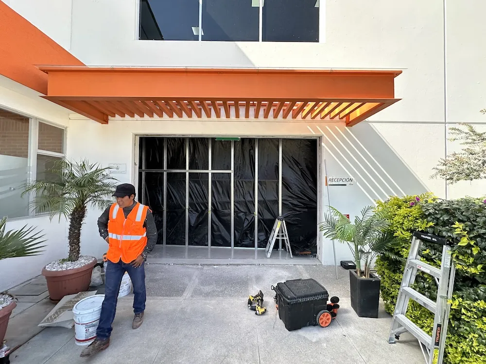 Proyecto Proyecto Shape Corp Queretaro Puertas Automaticas - Smart Film (PDLC) - Foto 3