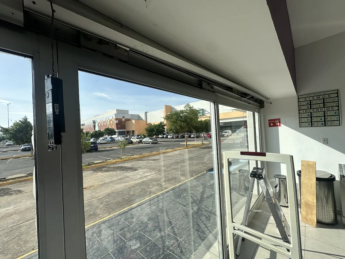 Proyecto Proyecto Suburbia Plaza Jardin Puerta Automatica - Smart Film (PDLC) - Foto 2