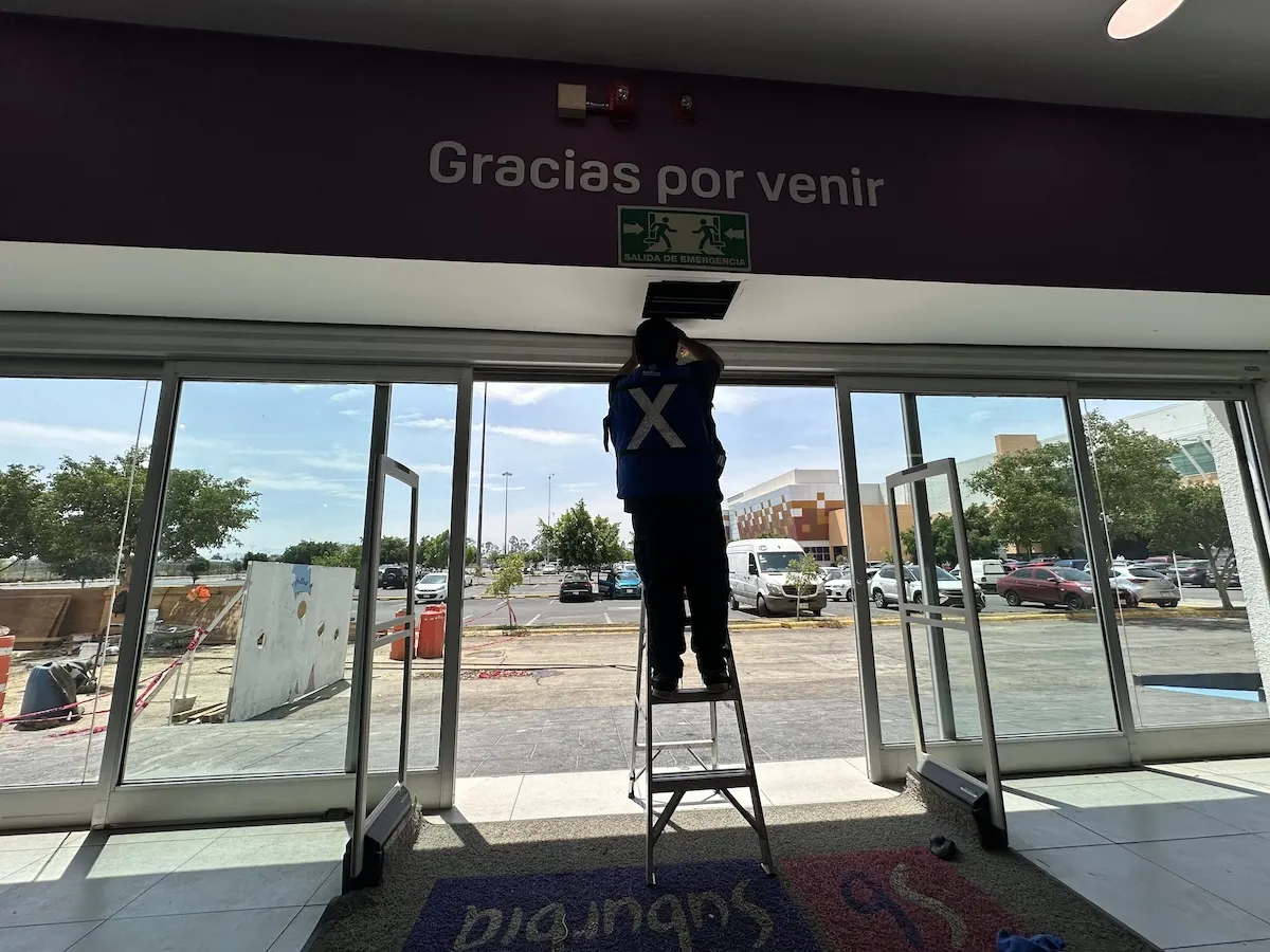 Proyecto Proyecto Suburbia Plaza Jardin Puerta Automatica - Smart Film (PDLC) - Foto 9