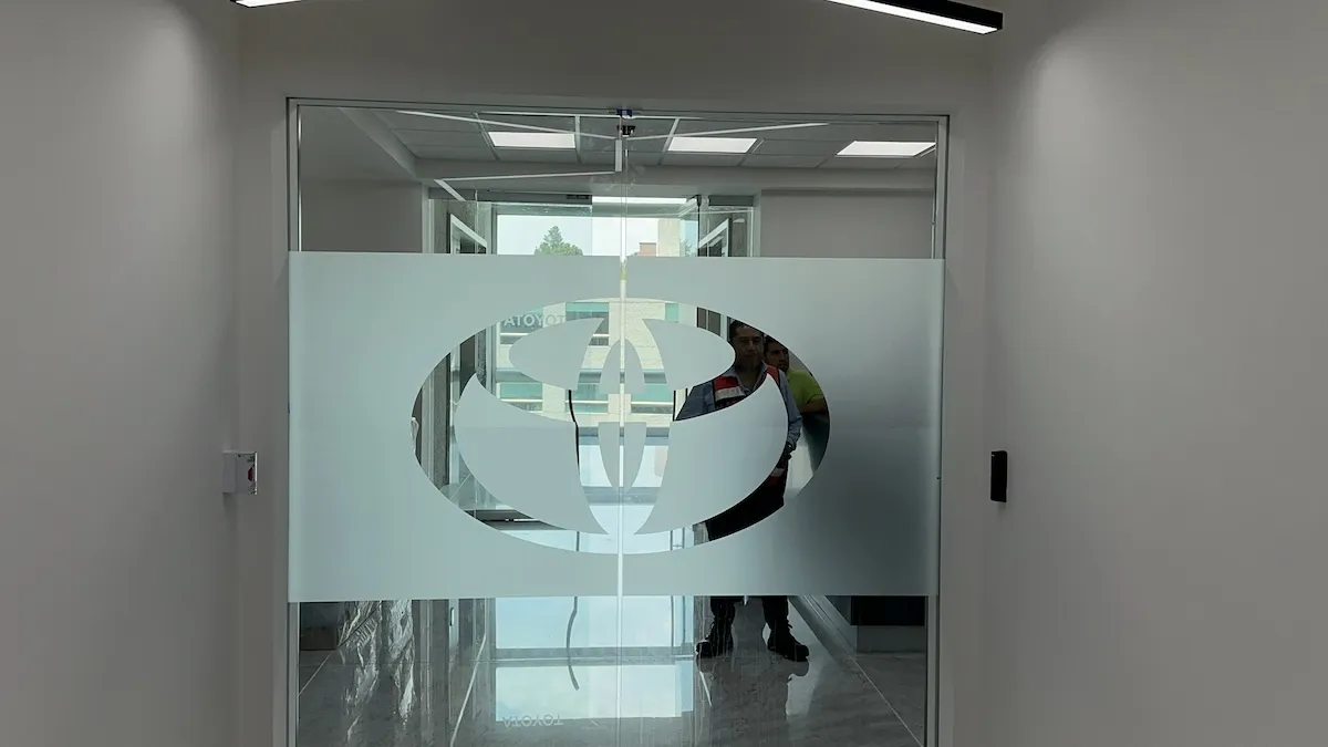 Proyecto Proyecto Toyota Puerta Automatica - Smart Film (PDLC) - Foto 18