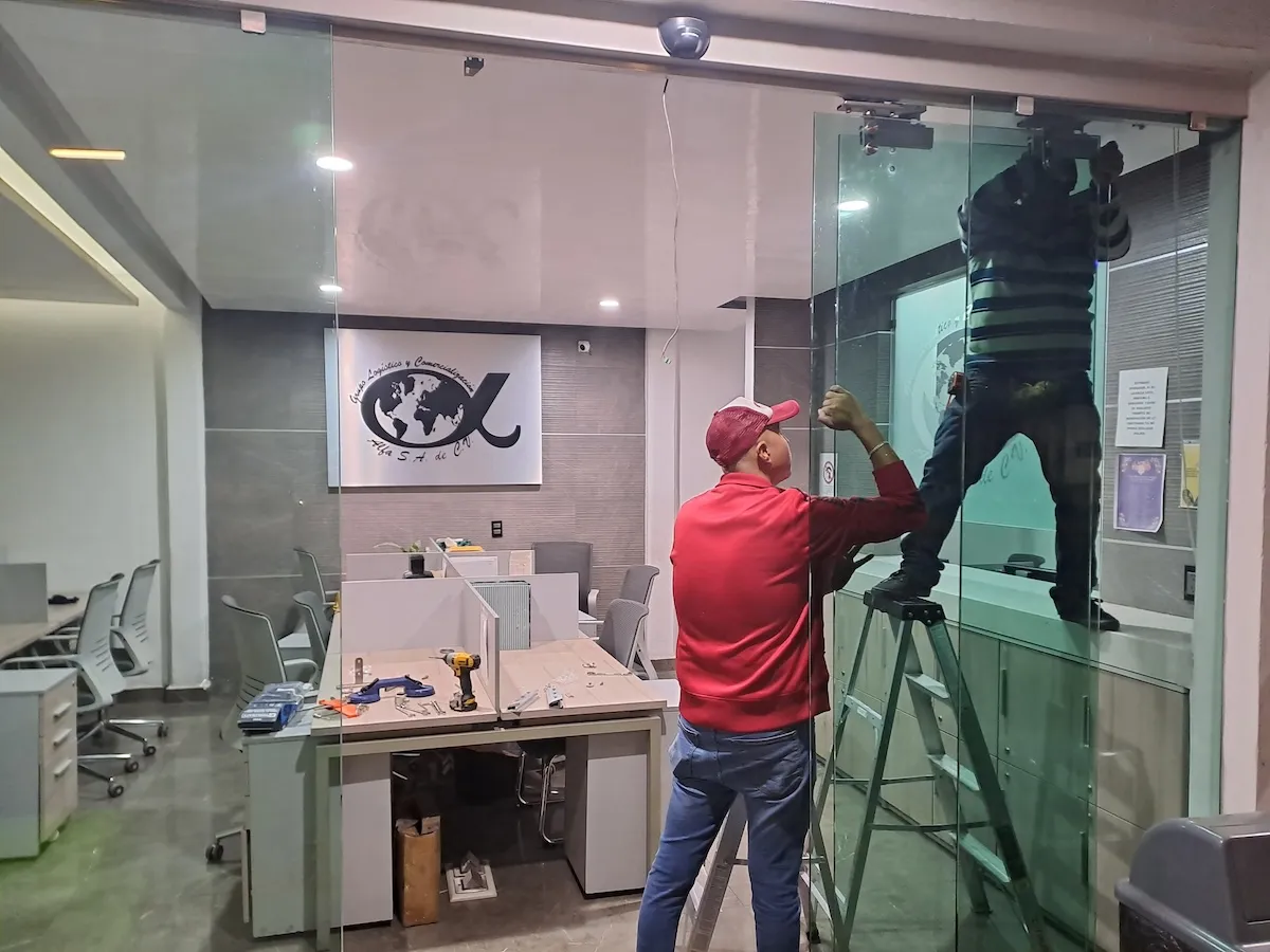 Proyecto Proyecto Transportes Alfa Puerta Automatica - Smart Film (PDLC) - Foto 3