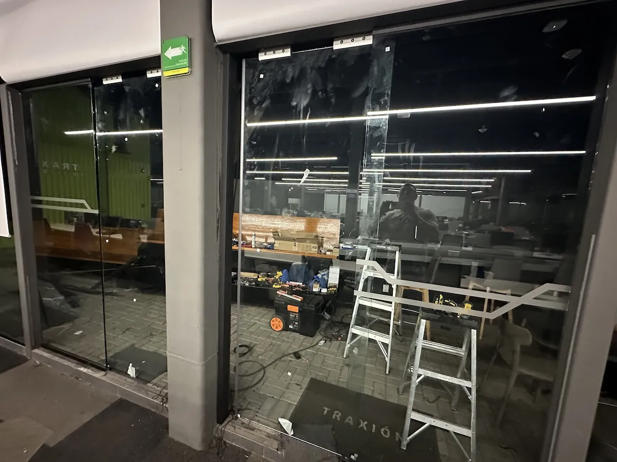 Proyecto Proyecto Traxion Puertas Automaticas - Smart Film (PDLC) - Foto 5